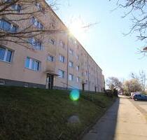 Schicke 2- Zimmerwohnung in ruhiger Lage inkl. Tageslichtbad mit Badewanne + Laminat & Fliesen - Magdeburg Beyendorf-Sohlen