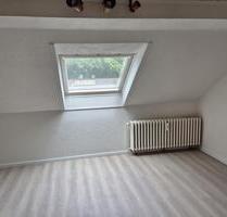 Sanierte, teilmodernisierte DG Wohnung zu vermieten - Duisburg Mittelmeiderich