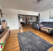 3-Zimmer-Wohnung mit großem Balkon, Garage und zwei Stellplätzen - Wendelstein