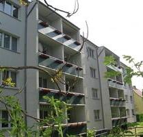 Familienwohnen-4 Raum Wohnung- Balkon- H.-Heine Straße 11 - Naumburg (Saale)