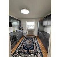 Zentral gelegene 4 Zimmer Wohnung mit Balkon - Wissen