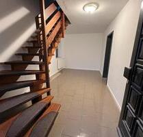 Schönes, großzügiges Einfamilienhaus mit Gartenzugang und Küche - Hellenhahn-Schellenberg