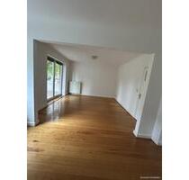 Zeitgemäße 2,5-Zi.-Erdg.-Whg mit Balkon & Pitchpine Boden in ruhiger Lage von Wentorf bei Hamburg - Reinbek