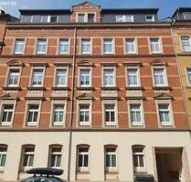 Freundliche 2-Zimmer-Wohnung mit Balkon und EBK in kernsaniertem Gründerzeithaus im Lutherviertel - Chemnitz Bernsdorf