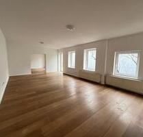 Teilgewerbliche Vermietung! Moderne Maisonette-Wohnung in Berlin mit Balkon und Einbauküche !
