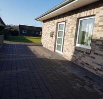 Zum Vermieten ,Ruhige DHH mit einer EBK, Carport & Garten - Moormerland