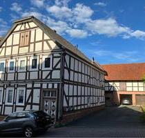 Fachwerkhaus mit 3 Wohnungen und Nebengebäude - Frankenberg (Eder)