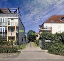 Top gelegen - 2 Zimmer, Balkon, Laminat, Bad mit Wanne, Einbauküche, TG-Stellplatz! - Markkleeberg