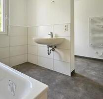 Kernsaniert mit Dusche, Wanne, Fußbodenheizung, Stellplatz:-) - Zwickau Zwickau-West