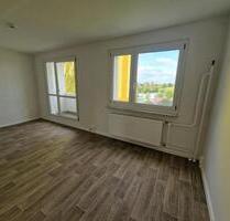 **FRISCH RENOVIERT**attraktive 2-Zimmer-Wohnung Balkon Bad mit Wanne DG ab sofort - Halle (Saale) Damaschkestraße