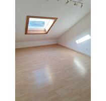 Dachwohnung, 2ZKB, Gemütlich, Bodenheim, Baujahr 1969