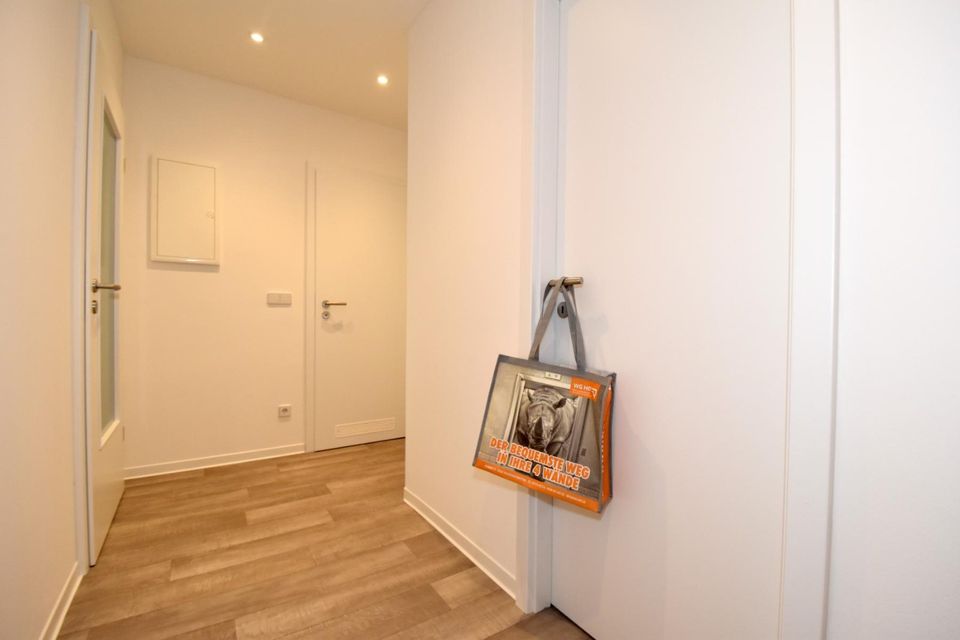 3-Raum-Wohnung mit offener Küche und großem, geräumigem Bad mit Wanne, ebenerdiger Dusche und Waschmaschinenanschluß - Hohenstein-Ernstthal