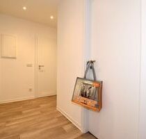 3-Raum-Wohnung mit offener Küche und großem, geräumigem Bad mit Wanne, ebenerdiger Dusche und Waschmaschinenanschluß - Hohenstein-Ernstthal