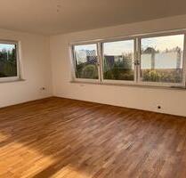 Helle 5-Zimmer-Wohnung mit eigenem Garten -neu saniert- - Laupheim