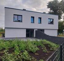 Doppelhaushälfte mit Grundstück und Carport zu vermieten - Cottbus