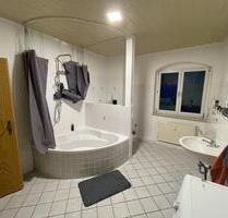 ! Renovierte 2-RaumWg, Bad+Fenster+WanneDU, Stellplatz, Keller ! - Freital