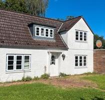 Weißes Einfamiliensteinhaus - 150.000,00 EUR Kaufpreis, in Glücksburg (Ostsee) (PLZ: 24960)