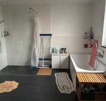 Wohnung mit Halbhaus-Charakter 101 m24 12 Zimmer neu renoviert - Neumünster Brachenfeld/Ruthenberg