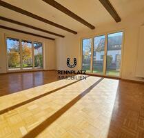 Sanierte Maisonette-Wohnung mit 4,5 Zimmer und Garten in Regensburg-Schwabelweis. Frei.