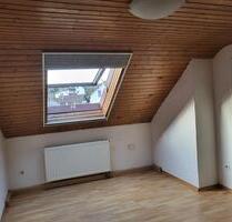 Helle 2,5 Zi-DG Wohnung in TOP LAGE direkt Rewe Center in Pegnitz