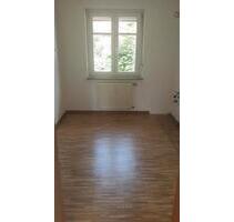 Sonnige 4 Zimmerwohnung im 1. OG mit Tageslichtbad - Zeil am Main