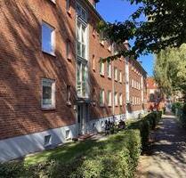 Nimm mich! Kleine, günstige & sanierte 1-Zimmer-Dachgeschoss-Wohnung sofort anmietbar! - Lübeck Sankt Jürgen