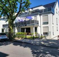 Mit Balkon: Drei-Zimmer-Wohnung im 