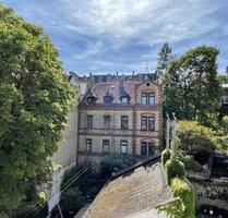 Helle 3-Zimmer-Dachgeschosswohnung mit Loggia in ruhiger Toplage - Wiesbaden