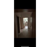 2 Raum Wohnung mit Balkon - 650,00 EUR Kaltmiete, ca.  60,00 m² in Erfurt (PLZ: 99084)