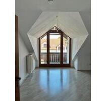 Helle 3-Zimmer DG Wohnung mit großem Balkon in Innenhof - Meitingen