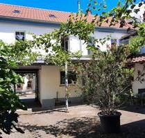 *Von Privat* Ein- bis Zweifamilienhaus mit Nebengebäuden - Kindenheim