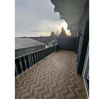 Helle 3 Zimmer Dachgeschoss Wohnung (60qm) in der Waldsiedlung - Altenstadt