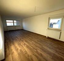 Frisch sanierte lichtdurchflutete 3-Zimmer-Wohnung m. Einbauküche - Neuendettelsau