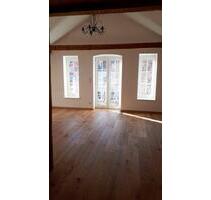 Traumhafte, renovierte und helle DG-Wohnung in zentraler Lage - Kempten (Allgäu) Auf der Halde