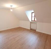 2-Zi DG-Wohnung in Amberger Altstadt 57qm EBK Parkett ab 1.6. NEU
