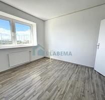 Großzügige 5-Zimmer-Wohnung mit 2 Eingängen, zwei Bädern und Einbauküche - Lübz