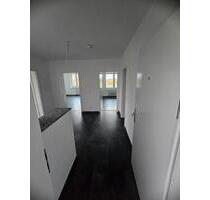 ***Sarniert*** Helle moderne 2-Zimmer-Wohnung in Duisburg mit Balkon und Parkblick