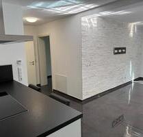 Moderne Zwei-Zimmer-Wohnung mit Terrasse und Stellplatz - Laupheim