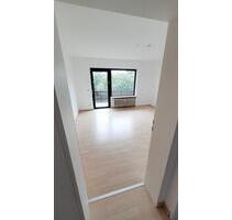 Helle, renovierte Wohnung, Balkon mit Panorama, moderne Küche! - Saarbrücken Bischmisheim