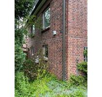 Hamburg-Bergedorf Alte Doppelhaushälfte mit unvollendetem Anbau
