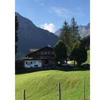 Ein Zweifamilienhaus im Kleinwalsertal mit Soutterain Wohnung - Oberstdorf