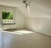 Helle Dachgeschoss Wohnung in Feldrandlage in Freigericht