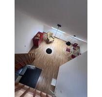 1,5-Zimmer DG-Wohnung mit EBK, teilmöbliert direkt an der U2 - München Schwabing-Freimann