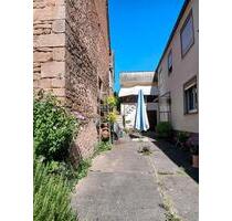 Einfamilienhaus mit Hochterrasse und 2 Garagen - Sippersfeld