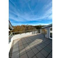 Erstbezug nach Renovierung: 3,5 Zi. DG-Wohnung mit Dachterrasse - Öhringen