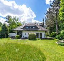 Oase im Grünen: Reizvolle Villa mit großzügigem Grundriss und traumhaften Garten (befristet) - München Allach-Untermenzing