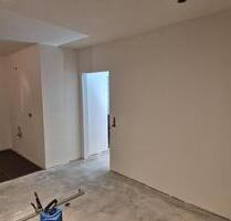 Komplett sanierte 3-Zi.-EG-Wohnung 80 qm mit Balkon in Vilseck