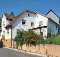 modernisiertes Einfamilienhaus mit 2 Bädern & 2 Garagen - Schneckenlohe