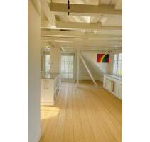 Lichtdurchflutete Dachgeschoss-Maisonette im Denkmalhaus – stilvoll wohnen mit Loggia und Charme - Düsseldorf Stadtbezirk 6