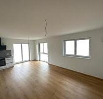 NEUBAU-ERSTBEZUG: 3-Zi-Wohnung mit EBK, Balkon & Stellplatz - Erlangen-Steudach